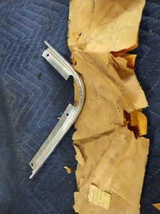 NOS GM 6260833 VEGA GT FENDER MOULDING TRIM LH 74 75 - Picture 1 of 2