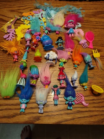 TROLLS MOVIE MINI FIGURINES LOT Cover