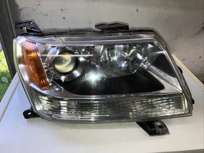 2006 - 2013 SUZUKI GRAND VITARA Headlamp Assembly Right Broken Bulb Clip - Image 1 of 4