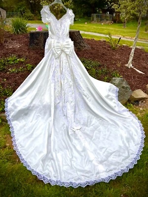 Exquisite CREAM Ivory Wedding Gown Bridal Dress Mon Cheri 8’ Train Veil size 2 4 - Image 1 of 4