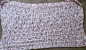 Handgefertigte schöne extra weiche afghanische Babydecke rosa braun weiß - Bild 1 von 3