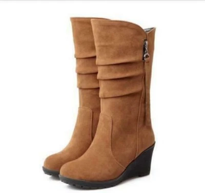 Botas informales de media pantorrilla con cremallera lateral holgadas de gamuza sintética con puntera redonda para mujer Foto 1 de 4