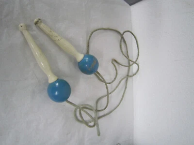 ANCIENNE CORDE A SAUTER BOIS ET CORDE JOUET ANCIEN JEU - Photo 1/4