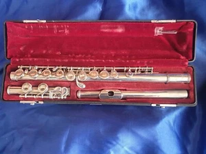 Yamaha flute 421... Solid silver headjoint and body...No E mech...Good condition - Picture 1 of 9