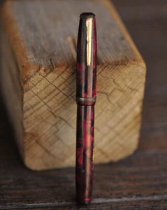 Vintage Wearever Fountain Pen Marbleized Burgundy Red Untested - Picture 1 of 10