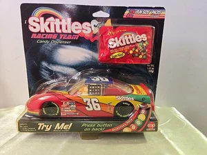 Vintage 1998 Mars Skittles Racing Team Süßigkeitenspender Rennwagen NEU - Bild 1 von 2