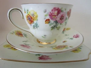 BEAUTIFUL ROYAL DOULTON TOSCA (V6193) FINE BONE CHINA TRIO - Picture 1 of 8