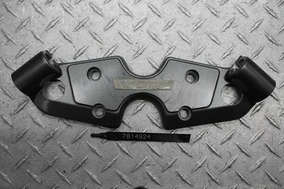 2007 SUZUKI HAYABUSA GSX1300R ВИЛКИ ВЕРХНИЙ ТРОЙНОЙ ЗАЖИМ ДЕРЕВА - Изображение 1 из 4