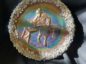 Plato de vidrio de carnaval Fenton The Earliest Glass Craftsman No. Serie anual 1 en - Imagen 1 de 4