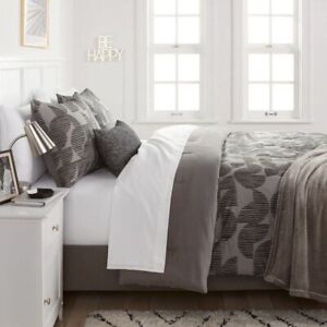 Room Essentials 5pc Full/Queen Reversible Comforter Set with Throw Black/Gray