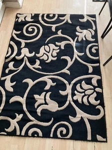 LARGE QUALYTY RUG LENGTH 5 FT 4" X WIDTH 46 " BLACK BEIGE PATTERN - Picture 1 of 3