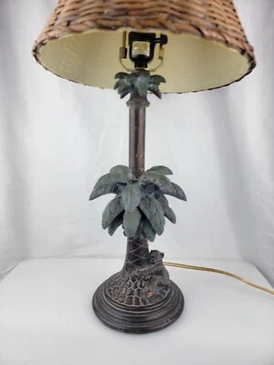 Lámpara de mesa de palmera y mono de resina de 24" de alto con pantalla tejida Foto 1 de 4