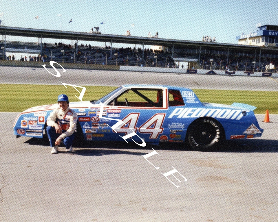 FOTO BRILLANTE #4W Terry Labonte #44 Piedmont Airlines Daytona 500 de cerca 8X10 Foto 1 de 1