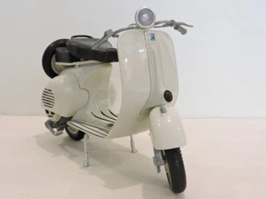 1:6 NewRay Vespa Scooter Deadpool 2-Seater Mini Vehicle Collectible 31CM - Picture 1 of 11