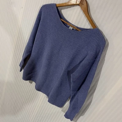 Suéter Tommy Bahama malha canelada gola barco tamanho pequeno lantejoulas azuis. 3C-3 - Imagem 1 de 4