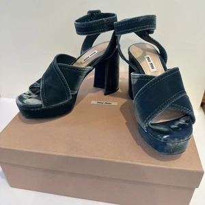 Sandalias de terciopelo con plataforma de tacón grueso verde MIU MIU talla 38 para mujer - Imagen 1 de 24