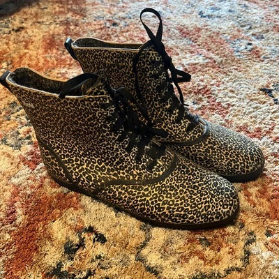Bota para mujer Keds resistente al agua con piel sintética parte superior alta estampado de leopardo talla 11 Foto 1 de 4