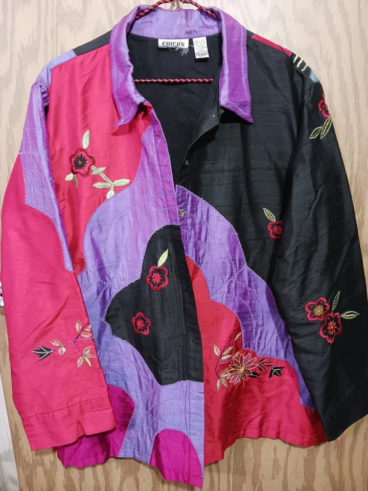 Chico's 女式丝绸夹克,尺寸 3 XL 紫色红色黑色刺绣纽扣西装外套 — 第 1/4 张图片
