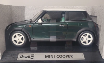 Revell 1:12th Scale R.H.D British Racing Green Metallic Mini Cooper MIB - Image 1 of 4