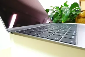 Apple Macbook 12 (2017) M3-7Y32 8G 256G 12" Retina Only 0.92Kg Mac Book Laptop - Picture 1 of 9