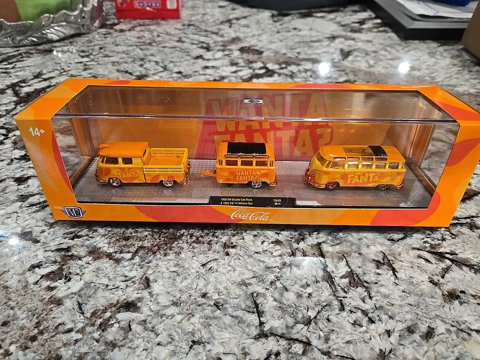 M2 Machines Auto Hauler 1960 Volkswagen Double Cab VW Bus Fanta (750 Pcs) Chase - Image 1 of 4