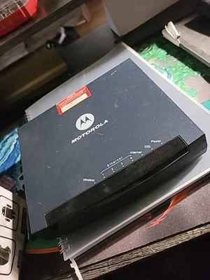 Motorola Wireless Router GZ53347 DSL Ethernet 4 Port RJ-45 3347-02-1022 Ethernet - Image 1 of 2
