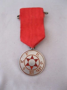 ANTIGUA MEDALLA DE PLATA ESTERLINA 1881~ESMALTE ROJO~ESTRELLA DE SEIS PUNTOS~MARCA DEL FABRICANTE - Imagen 1 de 8