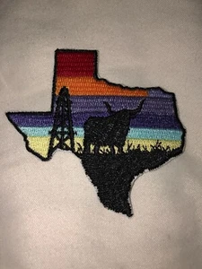 TEXAS STATE SHAPED IRON ON PATCH LONGHORN STEER OIL RIG 3" - Picture 1 of 2