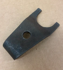 CLASSIC MINI DISTRIBUTOR CLAMP FIXING-AUSTIN-ROVER-1000-1275-COOPER MG METRO 998 - Picture 1 of 2