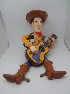 Toy Story 2 Strummin' Singin' 17 Zoll Woody Puppe Figur Gitarre mit Hut FUNKTIONIERT - Bild 1 von 7