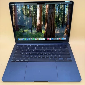 2022 Apple MacBook Air 13.6" M2 8C GPU 3.5GHz 8GB RAM 256GB SSD A2681 - Picture 1 of 17