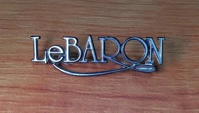 Placa de identificação emblema CHRYSLER LeBARON  - Imagem 1 de 3