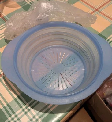 TUPPERWARE Go Flex  Mini-Max  Faltsieb Klappsieb  blau  23 cm RARITÄT NEU OVP  - Bild 1 von 2