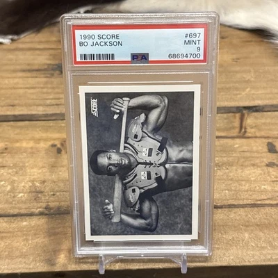 1990 Score Bo Jackson #697 blanco y negro Bo Know fútbol/béisbol PSA 9 como nuevo Foto 1 de 4