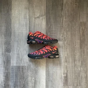 NIKE • Air Max Plus Drift "All Day" (10,5M) - Bild 1 von 6