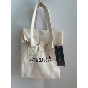 Marc Jacobs PERFEKTE Brotzeittasche Canvas-Tasche Kirschanhänger GWP Mini cremefarben neu mit Etikett - Bild 1 von 9