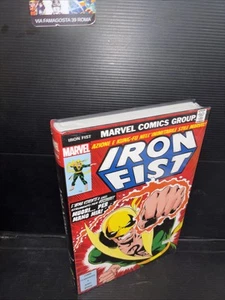 V33 Marvel Omnibus - Iron Fist di Chris Claremont & John Byrne - Panini Nuovo - Foto 1 di 3
