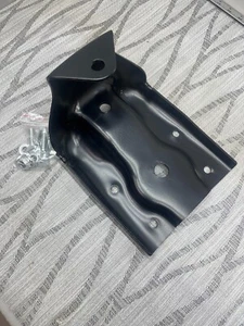 FOR CHEVY SILVERADO GMC SIERRA Rear Leaf Spring Hanger Bracket & bolts - Bild 1 von 6
