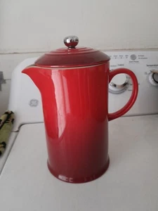 LE CREUSET Cerise (Cherry Red) French Press Coffee Pot Stoneware 27 Oz - Picture 1 of 6