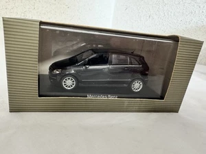 1:43 Minichamps Mercedes-Benz   B-Klasse     in OVP - Bild 1 von 7