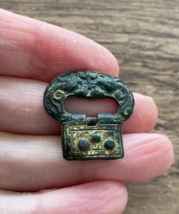 MEDIEVAL. SIGLO XIII. Hebilla y placa de bronce dorado. DATAS DE CIRCA 1200’S. - Imagen 1 de 3