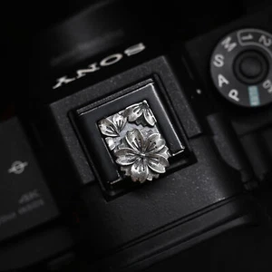Cherry Blossom 925 Silver Hot Shoe Cover Cap for Sony A7C A7M3 A7R4 A9 Nikon FM2 - Picture 1 of 17