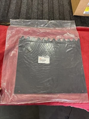 Подлинная передняя защита брызговика ISUZU 8-97218-080-0 NPR NPR-HD NQR для грузовика 97218080 - Изображение 1 из 3