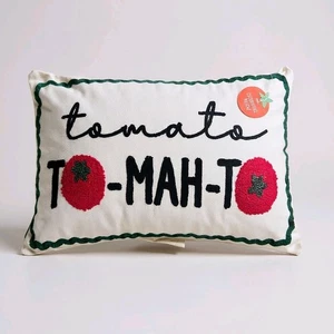 Almohada lumbar de tomate bordada 14" x 10" | Bullseye's Playground™ | Nueva con etiquetas - Imagen 1 de 5
