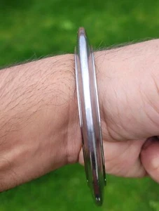 Brazalete Sikh Kara Sarbloh Kada Hierro Puro Suave OVNI Chakri Pesado Khalsa Guerrero O - Imagen 1 de 12