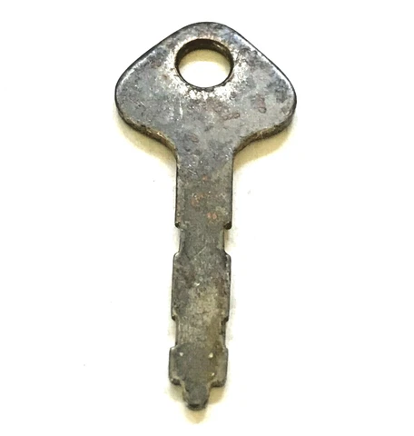 25mm KEY CASE, LUGGAGE, PADLOCK BAG DOUBLE-SIDED FLAT KEY METAL Vintage Unmarked Cover