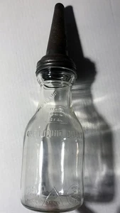 Vintage 1926 The Master Automobile Glass One Quart Oil Bottle & Spout - Picture 1 of 5