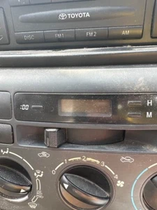 2002-2008 Toyota Corolla Matrix Clock, 00-02 Chevrolet Prizm #B493 - Picture 1 of 12