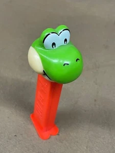 Pez Vintage Euro Nintendo Yoshi Dinosaur Mario Video Games NES Green Red Candy - Picture 1 of 3