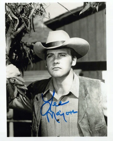 LEE MAJORS signed Autograph 20x25cm "Six Million dollar Man" In Person Cover